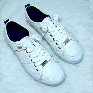 Guess White Soft Leather Y2K Retro Low Top Sneakers Women’s 6.5 Streetwear Chic